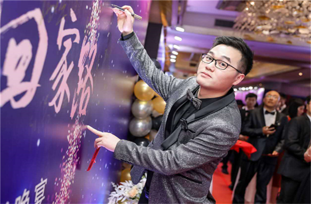 【高光“疫”事】勇敢逆行的特殊“网约车”——豪门国际90后，用信念打通生命运输线