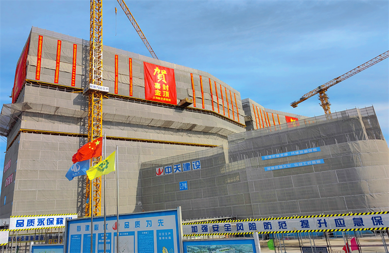 2024年10月30日，豪门国际三建上海新华泰医院项目主体封顶。