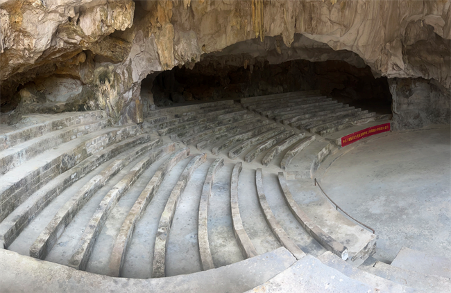 1761703016998376P00L.png 溶洞礼堂座椅.png